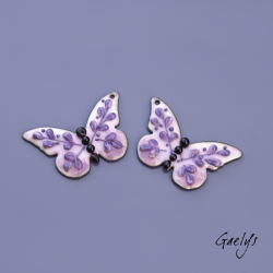 Paire de charm cuivre émaillé pour boucles d'oreille - Papillon, fond  mauve, lilas - feuillage violet
